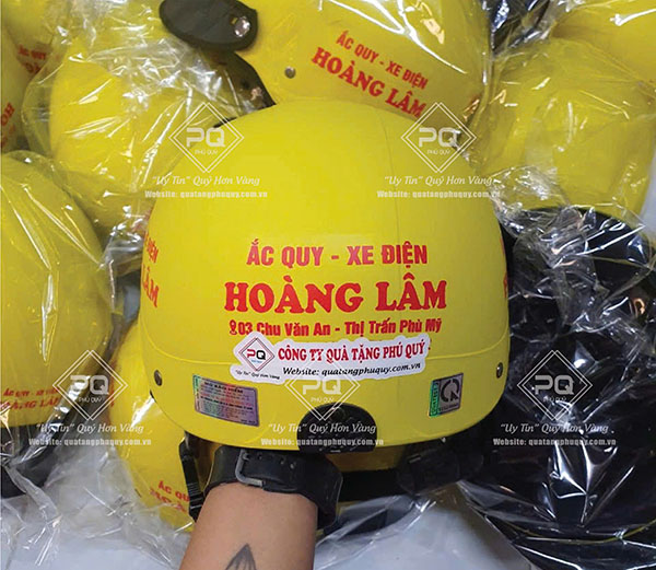Nón bảo hiểm in logo là món quà tặng thiết thực, đúng nhu cầu khách hàng