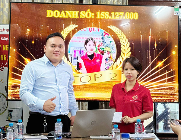 Top 2 nhân viên kinh doanh xuất sắc tháng 8