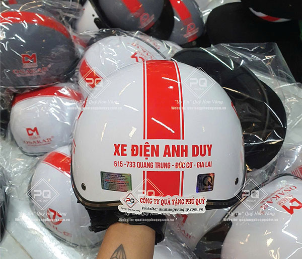 Vì sao đại lý xe điện nên in mũ bảo hiểm làm quà tặng?