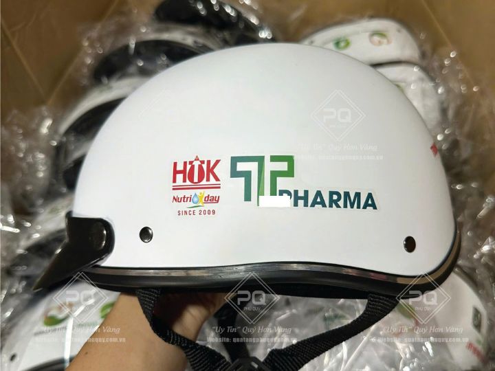 In nón bảo hiểm trung tâm tiêm chủng