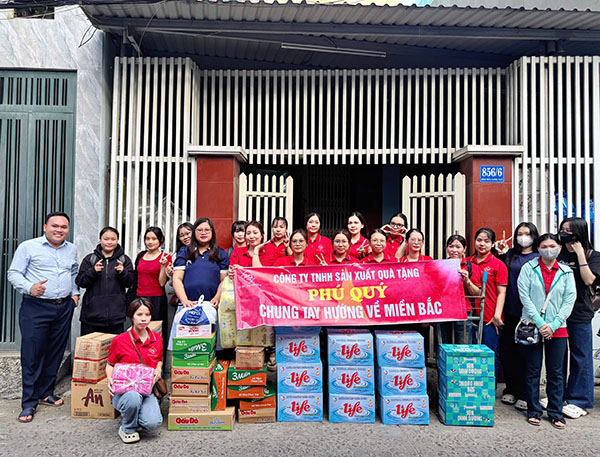 Tập thể Phú Quý quyên góp ủng hộ bà con miền Bắc bị ảnh hưởng bão lũ