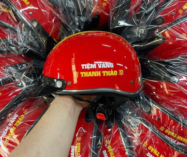 in mũ bảo hiểm đạt chuẩn