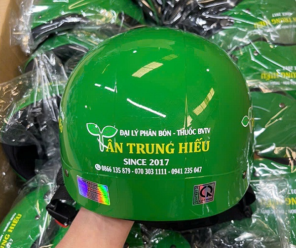in nón bảo hiểm đạt chuẩn