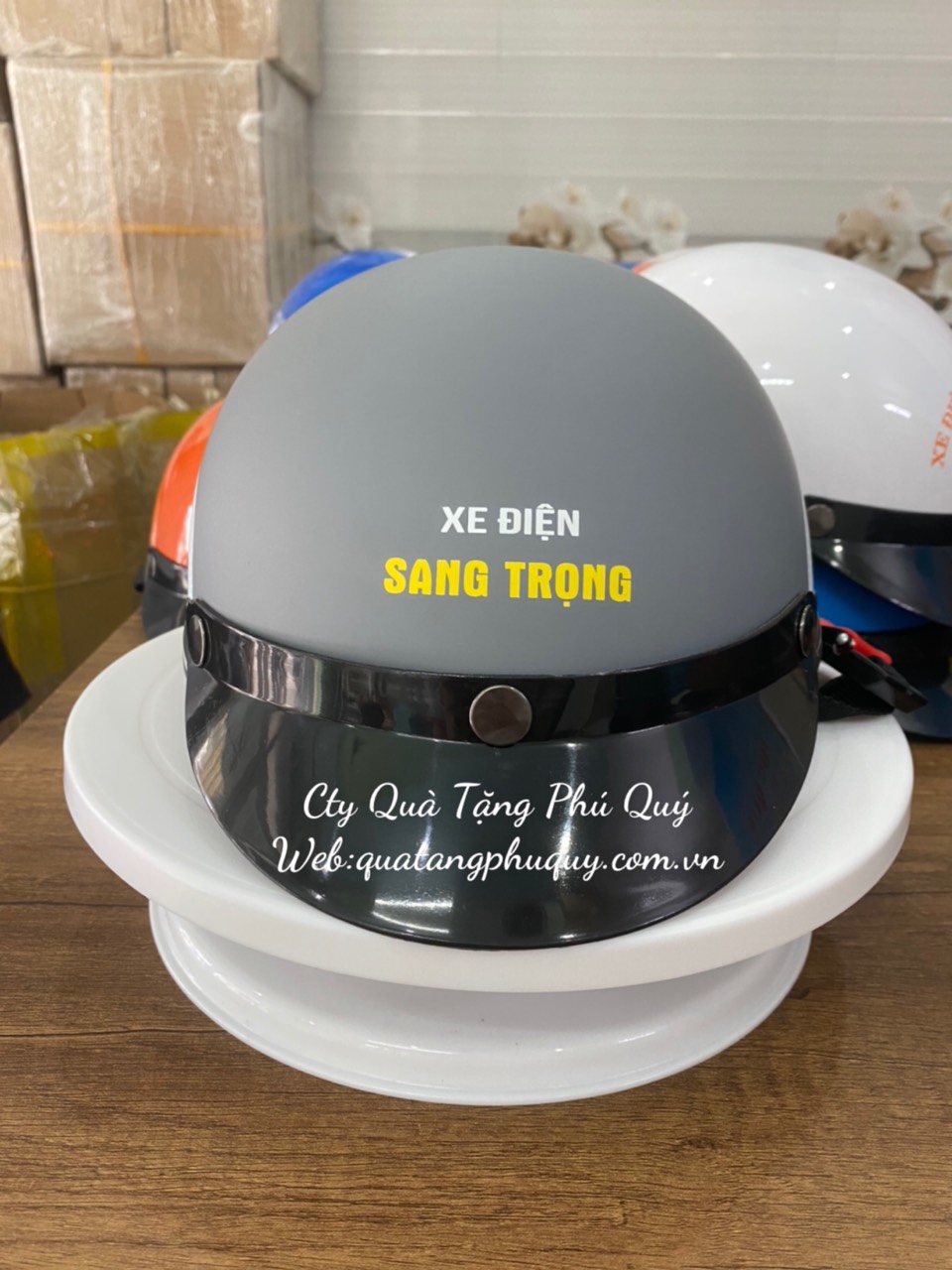 in mũ bảo hiểm quảng cáo