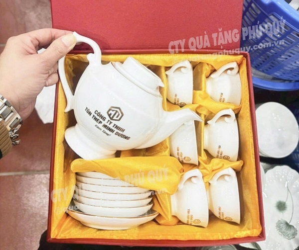 Bộ ấm chén in logo chất lượng tại Phú Quý