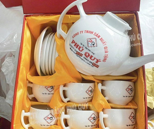 Lựa chọn Quà Tặng Phú Quý đặt làm bộ ấm chén in logo chất lượng