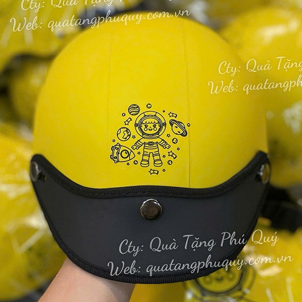 Nón bảo hiểm in logo phù hợp làm quà tặng doanh nghiệp